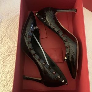 Valentino pump with studs